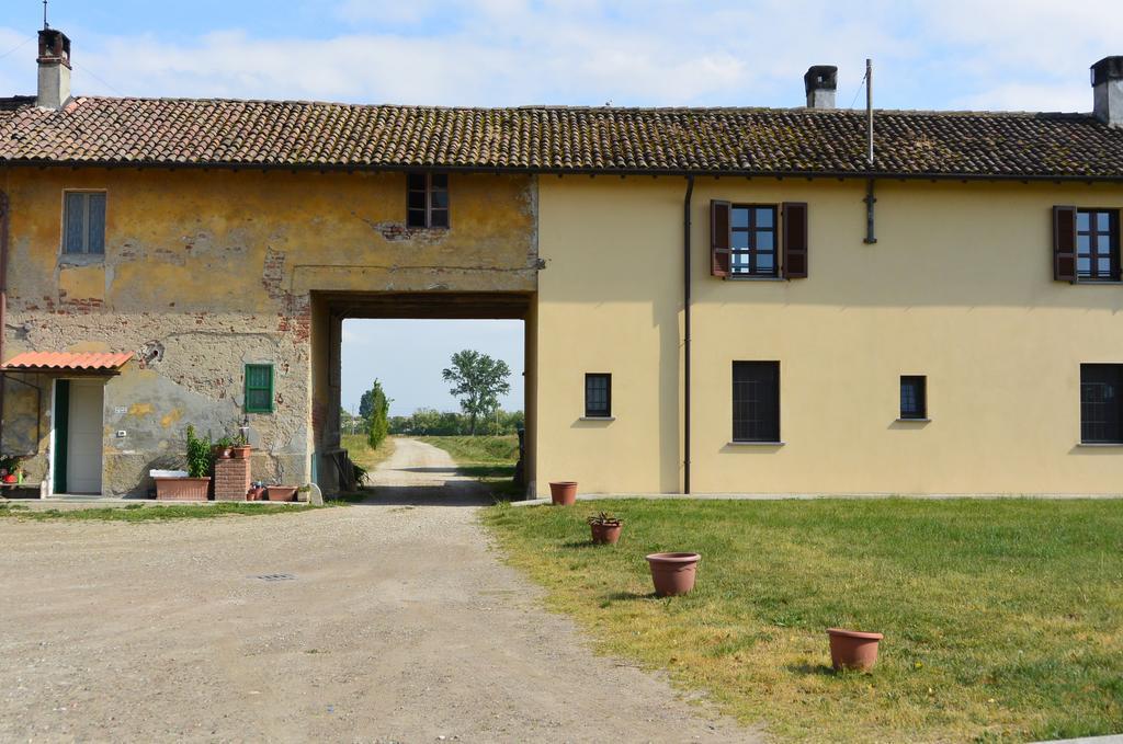 פאביה Agriturismo Cascina Mora מראה חיצוני תמונה
