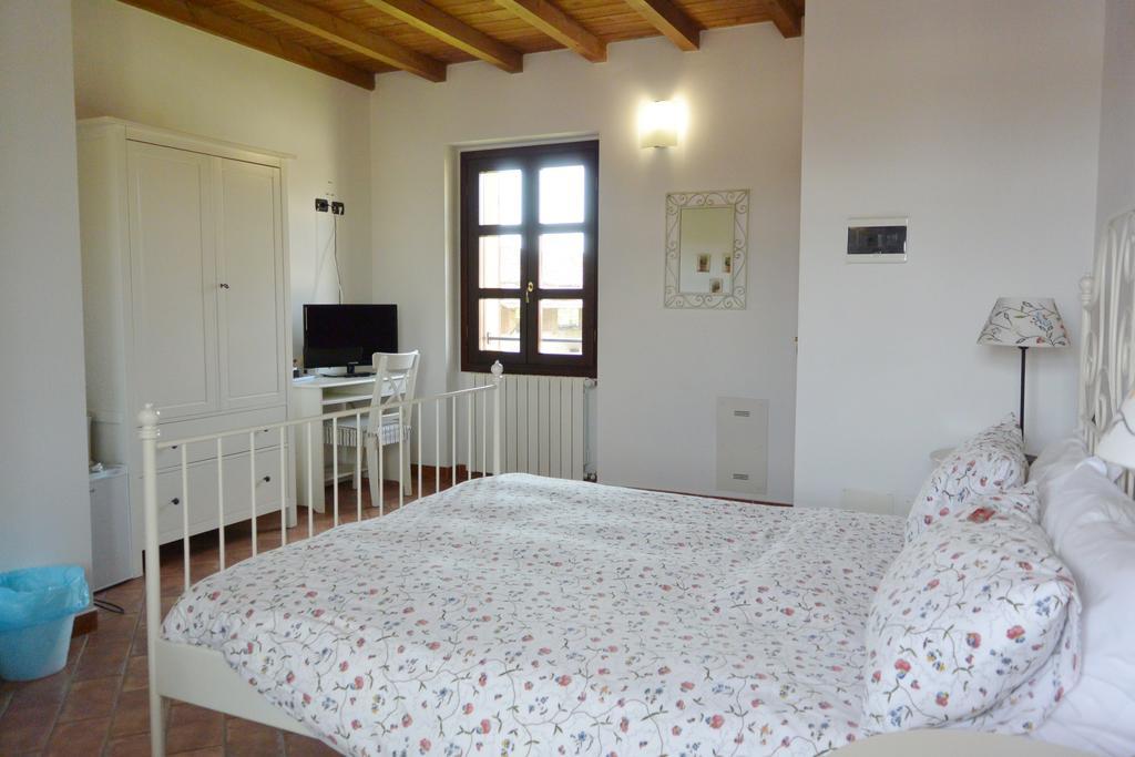 פאביה Agriturismo Cascina Mora מראה חיצוני תמונה