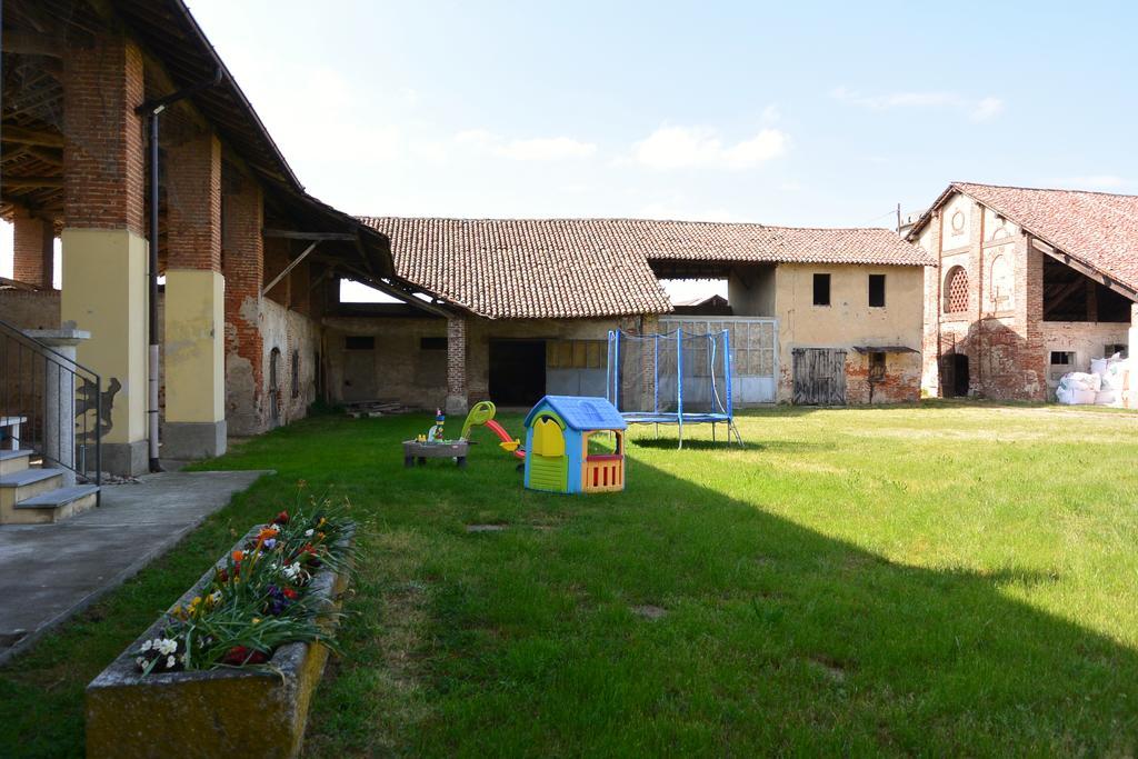 פאביה Agriturismo Cascina Mora מראה חיצוני תמונה
