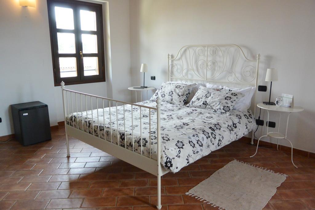 פאביה Agriturismo Cascina Mora מראה חיצוני תמונה